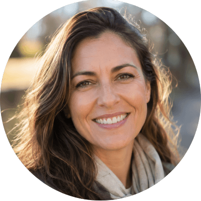 Smiling woman in her 40s, headshot